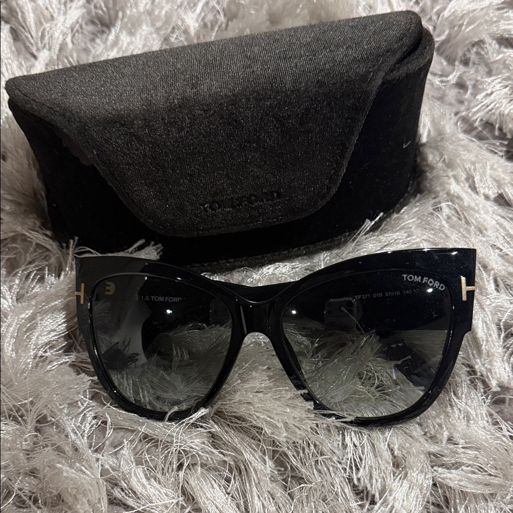 Tom Ford Black Cat-Eye Sunglasses